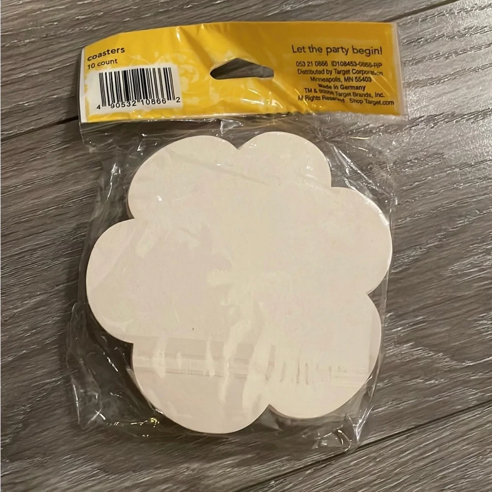 Isabella de Borchgrave, (2) sets of napkins, (1) set of coasters